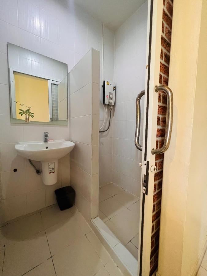Aekkalukthai Hostel 라용 외부 사진