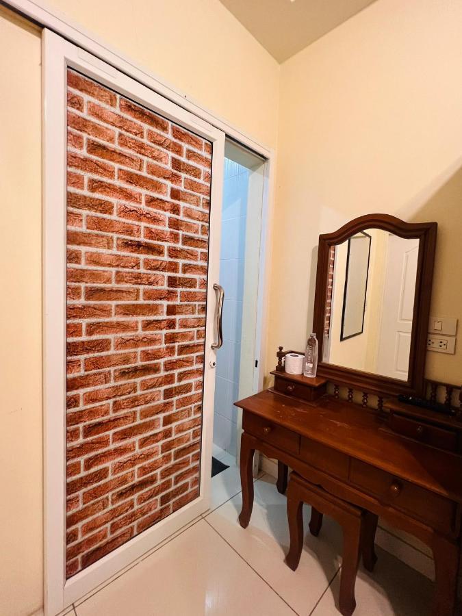 Aekkalukthai Hostel 라용 외부 사진